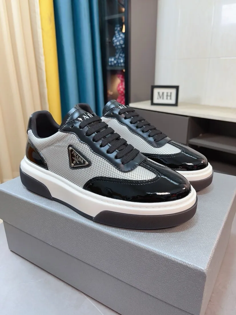 Men's shoes 💰600🌹🌹High-quality new Prada counters are launched simultaneously. The new men's shoes and 😘fabrics are selected from imported mesh and glue-spraying technology. Imported cowhide lining. 👍🏿High-end☄️Open-molded non-slip rubber outsole, exquisite lines, simple and elegant, comfortable and high-end for leisure travel. Code number: 38 to 44